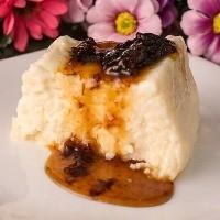 imagem Manjar de coco com calda de laranja e ameixa