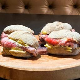 imagem Mini australiano com mostarda e rosbife. (12un)