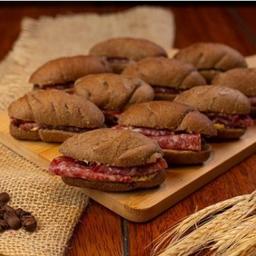 imagem Mini australiano com pasta de brie com damasco e salame italiano (12un)