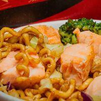 imagem Yakissoba de Salmão + 2 Harumaki de Chocolate