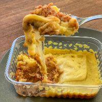 imagem R01) ESCONDIDINHO DE BATATA DOCE COM CARNE DESFIADA AO SUGO COM QUEIJO