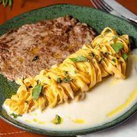 imagem Paillard e Fettuccine ao Molho de Parmesão (Para 2 pessoas)
