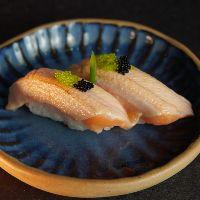 imagem Sushi de Salmão Flambado - 6 uni