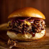 imagem Pulled Beef (sanduíche de cupim bovino defumada e desfiado)