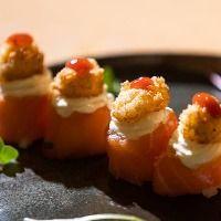 imagem Sushi Salmão com Provolone Empanado e Geleia de Pimenta (6unidades)
