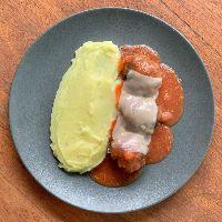 imagem R06) MINI HAMBÚRGUERES DE PATINHO + MOLHO DE TOMATES + QUEIJO + PURÊ DE BATATA
