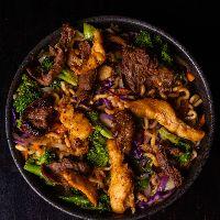 imagem Yakisoba Misto Carne e Frango