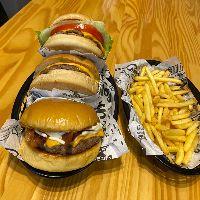 imagem Combo da Galera (1 Cheese De + 1 Cheese Max + 1 cheese Burger + 1 Cheese Salada + 1 Porção de Batata, 3 Refrigerante 350ml)