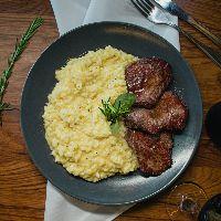 imagem Risotto de Ervas Finas com de Filé Mignon ao Molho Roti    