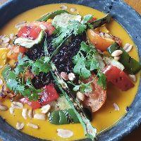 imagem Curry thai com arroz negro (vegano)