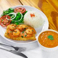 imagem Filé de peixe com molho de camarão 