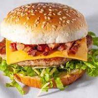 imagem 24  X Frango Bacon ( pão , frango , queijo , bacon  alface , tomate , milho e batata pallha )