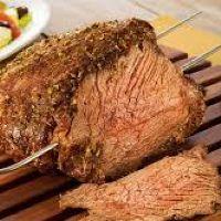 imagem Carne assada ( arroz feijão farofa carne assada salada batata frita )