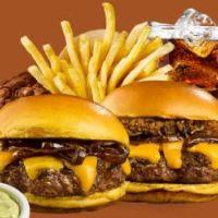 imagem Tourus Burguer + 873 Burguer + Batata M + Coca-Cola 350ml + Brownie tradicional