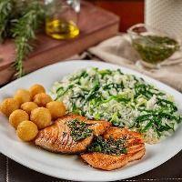 imagem Filé de Salmão Com Arroz de Brócolis