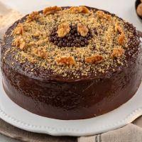 imagem Bolo de Nozes com Brigadeiro e Bolinhas de Chocolate