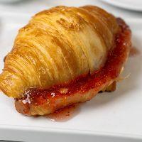 imagem Croissant com Geleia de Morango
