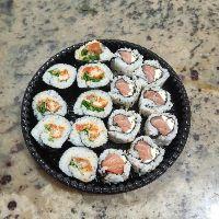 imagem 8 futomaki 8 uramaki 