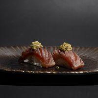 imagem Niguiri Atum Semi-Grelhado com Tapenade de Azeitonas