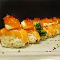 imagem Sushi de Salmão com Chutney de Manga (6unidades)