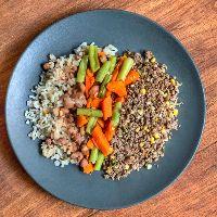 imagem R37) PATINHO MOÍDO COM MILHO + ARROZ INTEGRAL + FEIJÃO + MIX DE LEGUMES