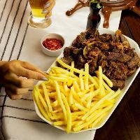 imagem Isca de carne com fritas