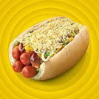 imagem 33 Dogão  ( pão , 3 salsichas, presunto , bacon , frango , queijo, calabresa ,catupiry , milho e batata palha )