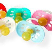 imagem chupeta diversas cores bico silicone ou de borracha  