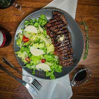 imagem Picanha Argentina Grelhada  com Salada de Folhas  