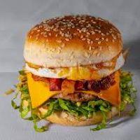 imagem 15 X Egg Bacon( pão , 2 carnes ,queijo , ovo , bacon ,  alface , tomate , milho e batata pallha )