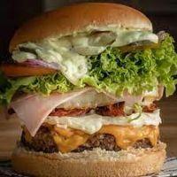 imagem  17 The Brothers Burguer( pão , 2 carnes ,2 ovos , queijo , bacon , calabresa , frango , catupiry, calabresa alface , tomate , milho e batata pallha )