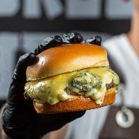 imagem Hamburguer Quatro Queijos + Fritas