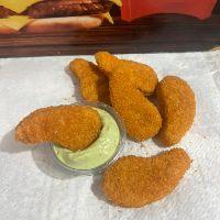 imagem 6 Nuggets + potinho do molho