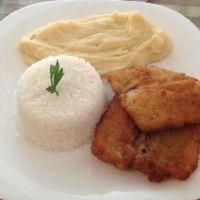 imagem Filé de Peixe Empanado C/ Arroz e Purê (serve 1 pessoa)