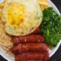 imagem Linguiça mineira ( arroz feijão farofa ovo frito batata frita  linguiça acebolada )