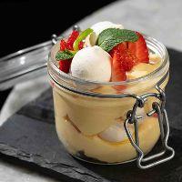 imagem Merengue com Calda de Frutas Vermelhas 