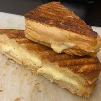 imagem Queijo Quente no Pão Petrópolis 