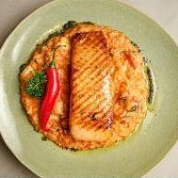 imagem Salmão Grelhado com Risoto a Caprese Marajoara
