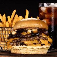 imagem Trio Double Onion Smashed + Acompanhamento + Bebida
