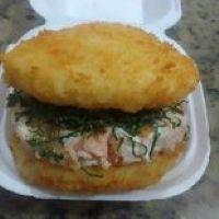 imagem SUSHI BURG 500 GRAMAS SALMAO FRY  COUVE 