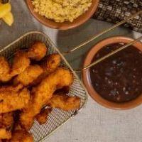 imagem Tiras de Frango Crocante com Arroz, Feijão, Farofa e Batata Frita