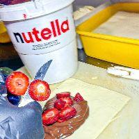 imagem PASTEL DE NUTELLA COM MORANGO