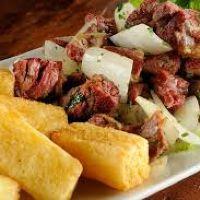 imagem Carne seca acebolada ( arroz feijão farofa aipim frito salada  carne seca acebolada ) 