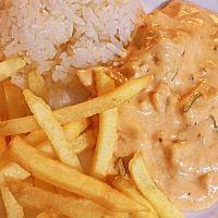 imagem Strognoff de Frango c/ batata frita (serve 1 pessoa)