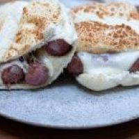 imagem Pão com linguiça e queijo