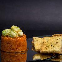 imagem Tartare de Salmão ao Djon com Torradas