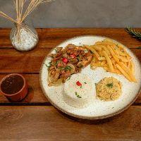 imagem Churrasquinho Misto com Arroz, Feijão, Farofa e Fritas ( Serve 1 Pessoa )