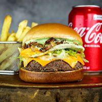 imagem Combo | Burger Brasileiro + Fritas + Refri Lata