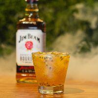 imagem Caipirinha de Whisky com Maracujá e Manjericão                       