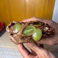 imagem Pastel de Chocolate com Uva Verde